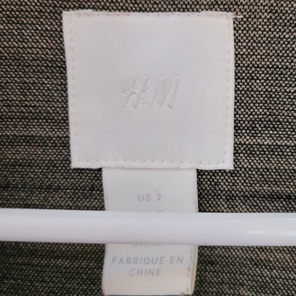 3/30$ 🎉SALE!!!🎉 H&M Plaid Fitted Blazer with Pockets - Picture 2 of 3